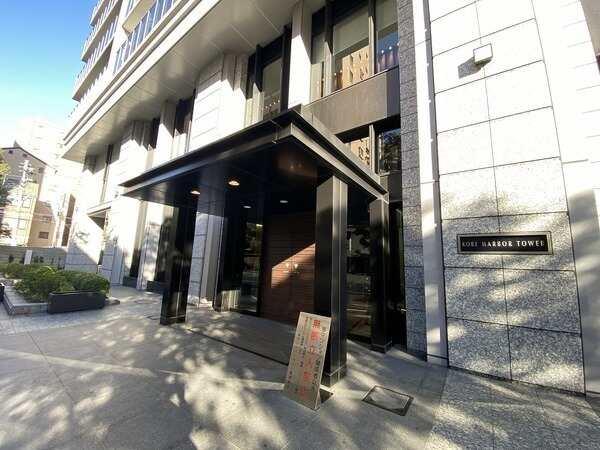 エントランスへ繋がるアプローチ廻りには、心地良い潤いを感じられる緑が配置されています。