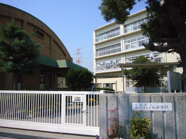 宝塚市立南ひばりガ丘中学校 350m 写真撮影日：2025-08-03