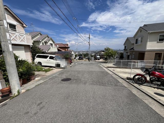 前面道路含む現地写真  写真撮影日：2025-08-09