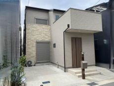 阪神本線「武庫川」駅徒歩15分。カースペース1台分有り(車種による)。東側前面道路は幅員約5mです。