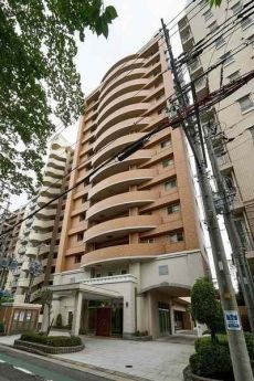 阪急今津線「宝塚南口」駅まで徒歩9分の立地。大切なペットと一緒に暮らせる住まいです(規約制限有)。
