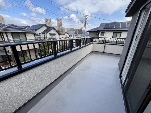 バルコニー  写真撮影日：2025-10-05