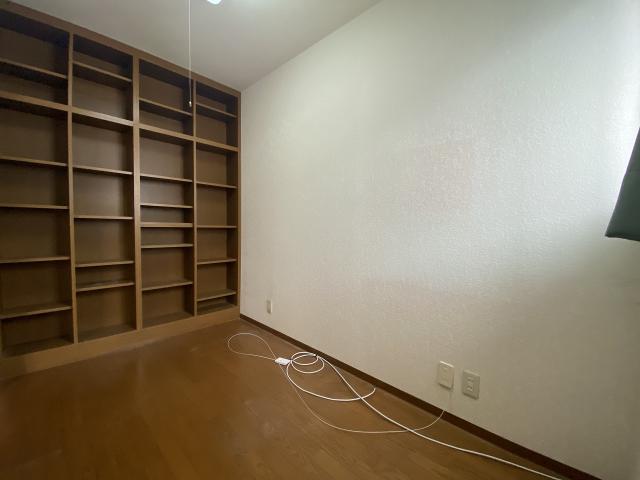 リビング以外の居室  写真撮影日：2025-10-04