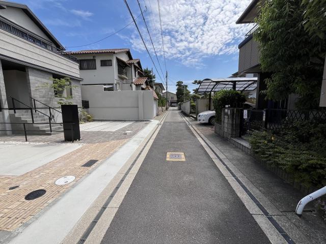 前面道路含む現地写真  写真撮影日：2025-10-05