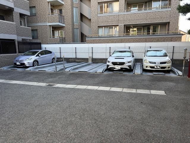 駐車場(共用設備)  写真撮影日：2025-10-05