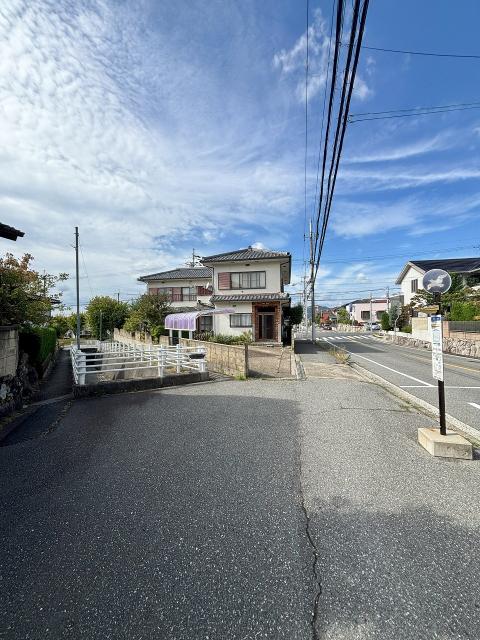 前面道路含む現地写真  写真撮影日：2025-10-05