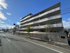 阪神本線「御影」駅徒歩6分、阪神本線「石屋川」駅徒歩3分。通勤・通学など電車移動に便利な立地です。