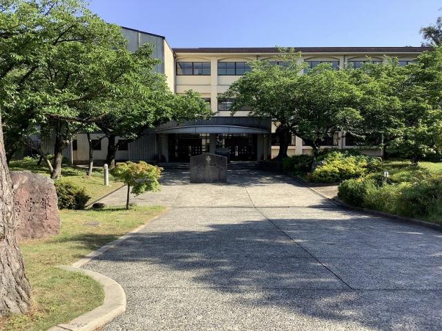 西宮市立甲陵中学校 170m 写真撮影日：2025-10-27