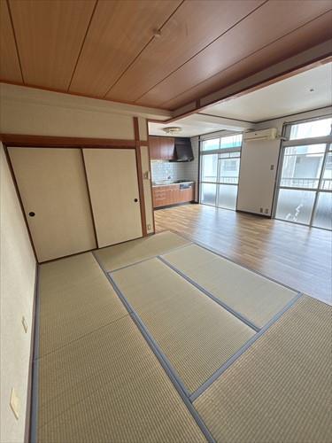 ＬＤＫ約１６帖（ＬＤＫに畳コーナー含む）