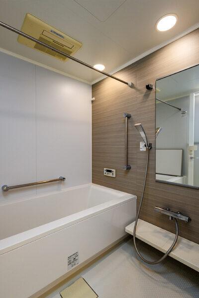 雨の日や花粉、PM2.5対策に重宝する、浴室乾燥機付きの浴室です。一日の疲れを癒してくれる空間です。