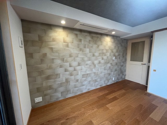 リビング片面エコカラット仕上げ