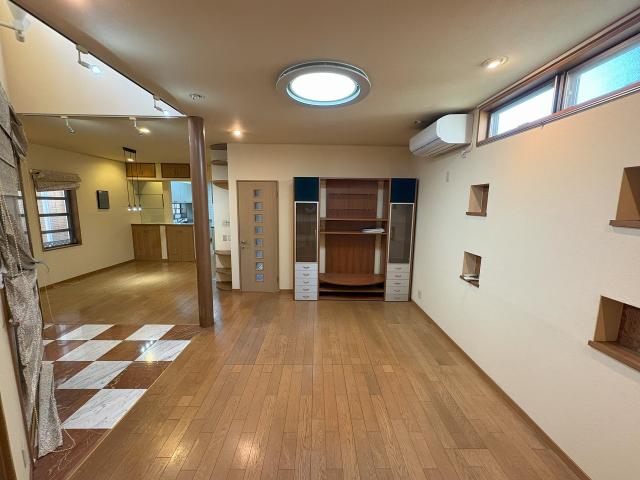 リビング  写真撮影日：2025-11-02