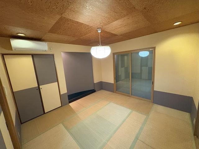 リビング以外の居室  写真撮影日：2025-11-02