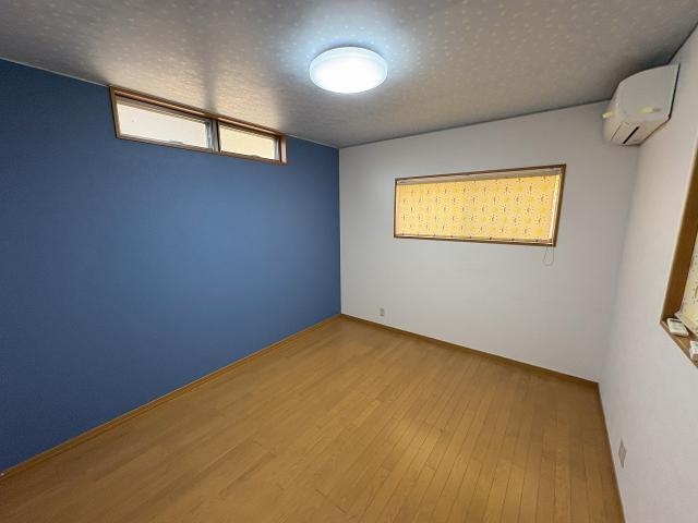 リビング以外の居室  写真撮影日：2025-11-02