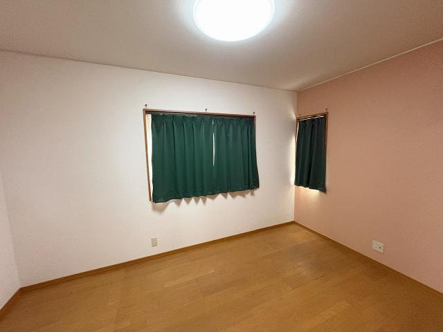 リビング以外の居室  写真撮影日：2025-11-02