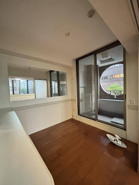 リビング以外の居室  写真撮影日：2025-11-02