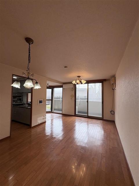 リビング  写真撮影日：2025-11-02