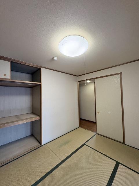 リビング以外の居室  写真撮影日：2025-11-02