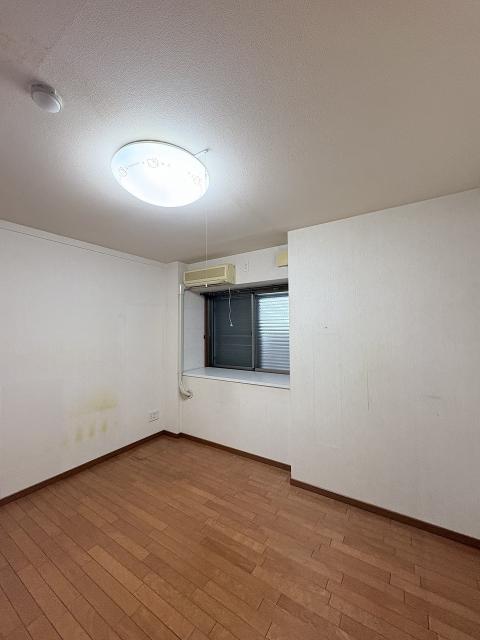 リビング以外の居室  写真撮影日：2025-11-02