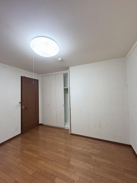 リビング以外の居室  写真撮影日：2025-11-02