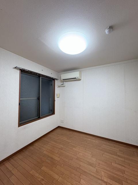 リビング以外の居室  写真撮影日：2025-11-02