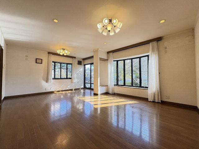 リビング  写真撮影日：2025-11-15