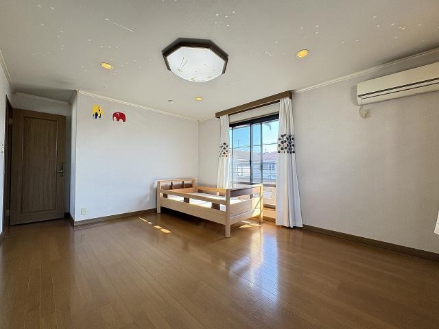 リビング以外の居室  写真撮影日：2025-11-15