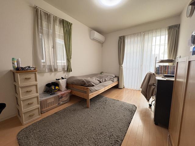 リビング以外の居室  写真撮影日：2025-11-16