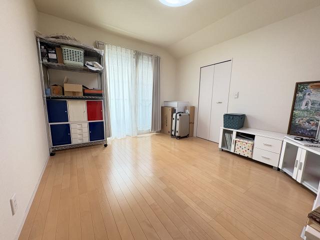 リビング以外の居室  写真撮影日：2025-11-16