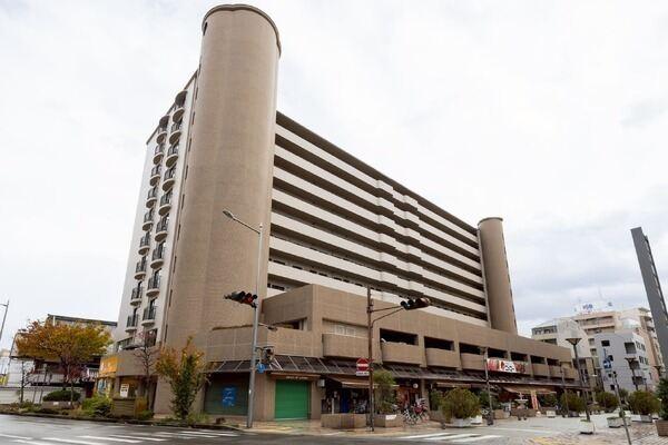 阪急伊丹線「伊丹」駅徒歩6分、JR福知山線「伊丹」駅徒歩8分。複数路線利用可能な便利な立地です。