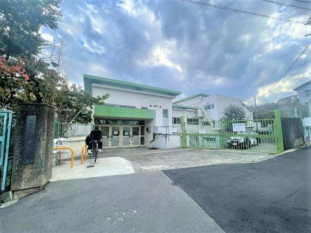 川西市立桜が丘小学校 550m 写真撮影日：2025-11-23