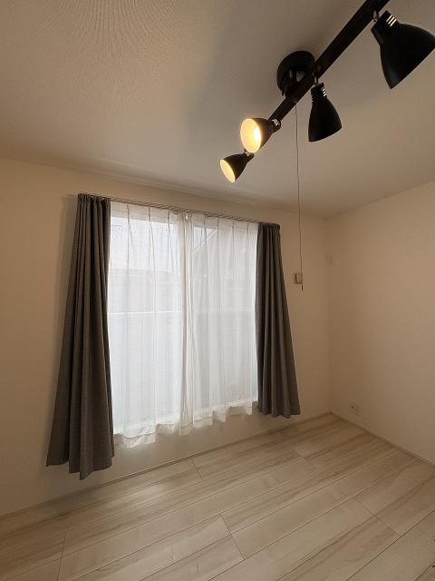 リビング以外の居室  写真撮影日：2025-12-01