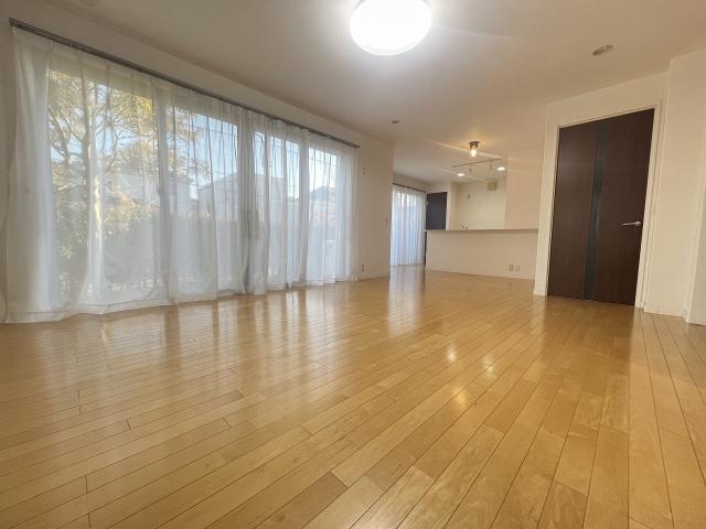 リビング  写真撮影日：2025-12-04