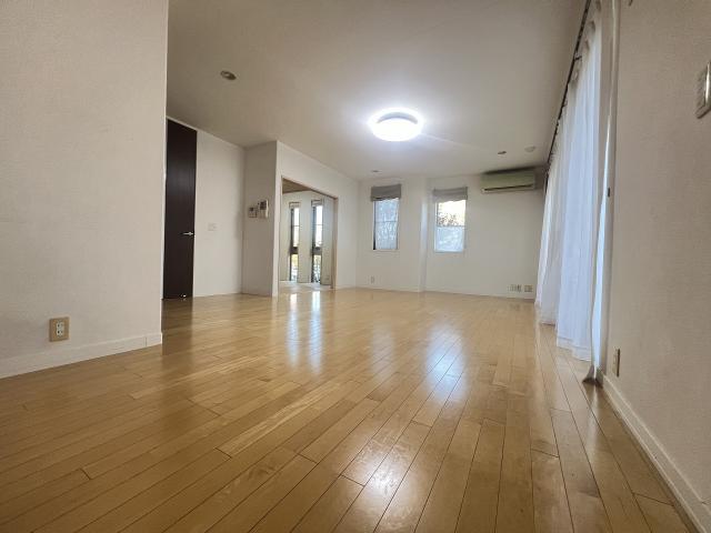 リビング  写真撮影日：2025-12-04