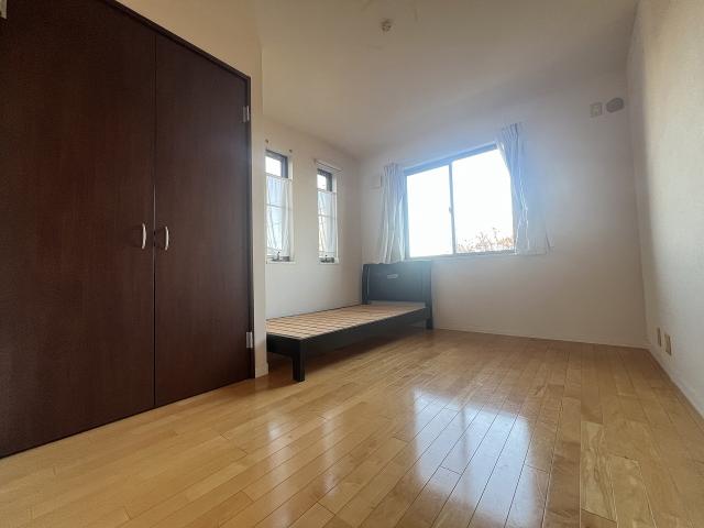 リビング以外の居室  写真撮影日：2025-12-04