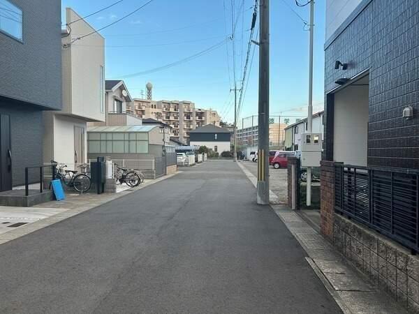 阪急今津線「甲東園」駅・「仁川」駅徒歩17分。スーパーやドラッグストアも徒歩圏内の便利な住環境です。