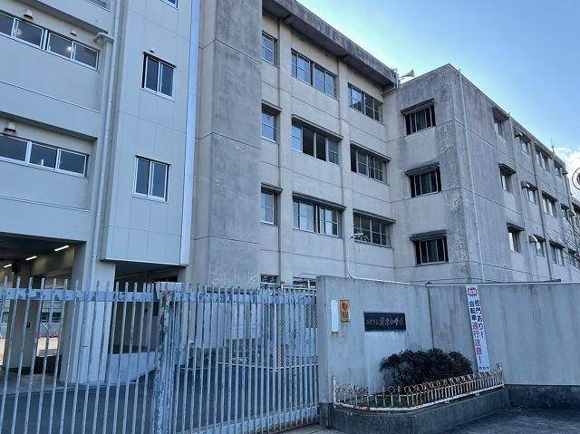 西宮市立深津小学校 800m 写真撮影日：2025-12-15