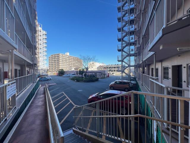 駐車場(共用設備)  写真撮影日：2025-12-21