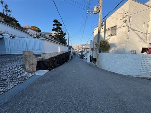 前面道路＜北向き＞