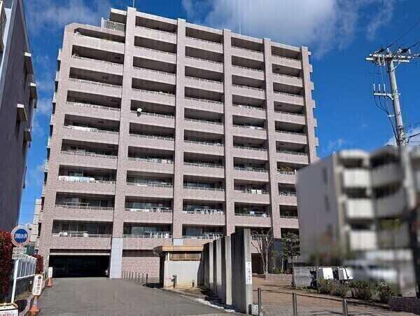 最寄り駅徒歩3分×複数路線利用可能な立地。2002年2月築、11階建・総戸数49戸のマンションです。