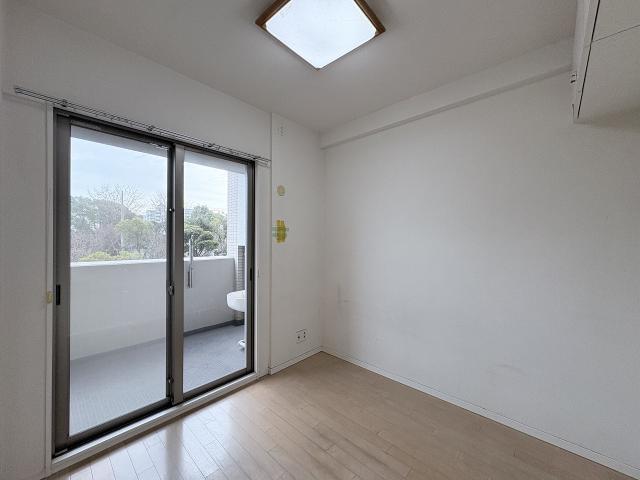 リビング以外の居室  写真撮影日：2025-12-21