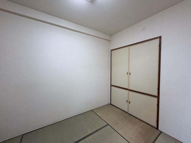 リビング以外の居室  写真撮影日：2025-12-21