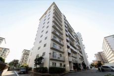 SRC造地上11階建1階部分。JR福知山線「伊丹」駅徒歩5分など、2路線2駅利用可能な立地です。