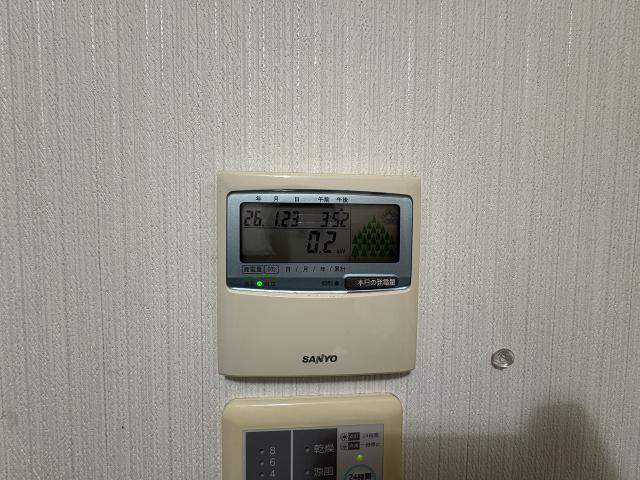 発電・温水設備 洗面所パネル  写真撮影日：2026-01-23