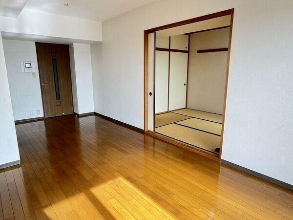 洋室約4.5帖、和室約6帖はLDからのアクセスです。家族と顔を合わせる機会が増え、会話が弾みます。