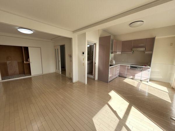 LDK＋押入(扉開時)※備品等は価格に含まれません