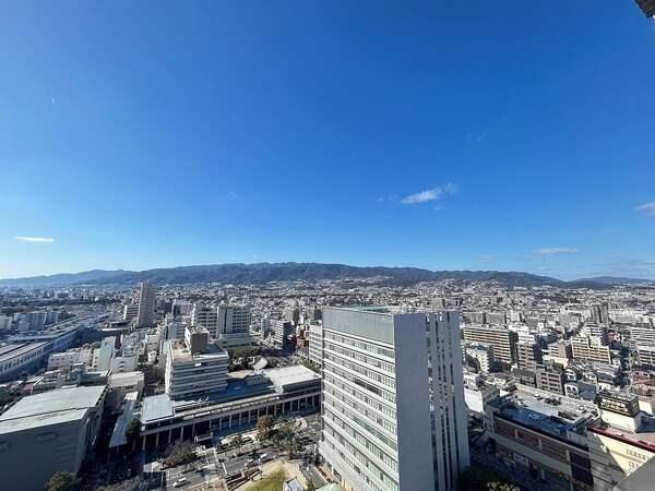 21階部分、眺望・通風良好な住戸です。仕事や家事の合間の休憩の際、景色を見てリラックスできそうです。