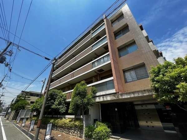 スーパーやコンビニ、ショッピングモールなどの買い物施設が徒歩圏内に点在。日々のお買い物が快適です。