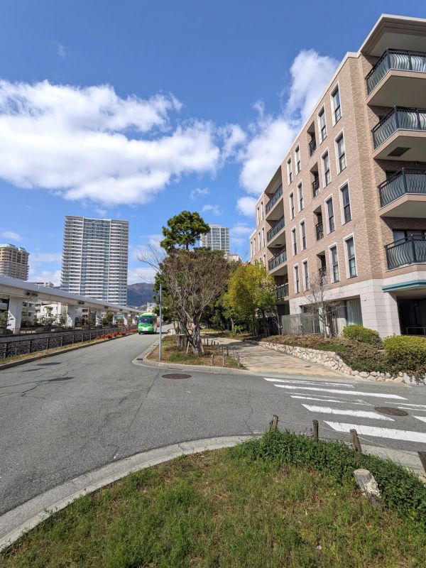 外観　西道路