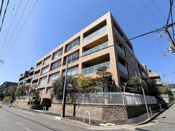 JR「芦屋」駅徒歩15分他複数沿線利用可能な立地。夙川グリーンプレイスへ約240m。住環境良好です。